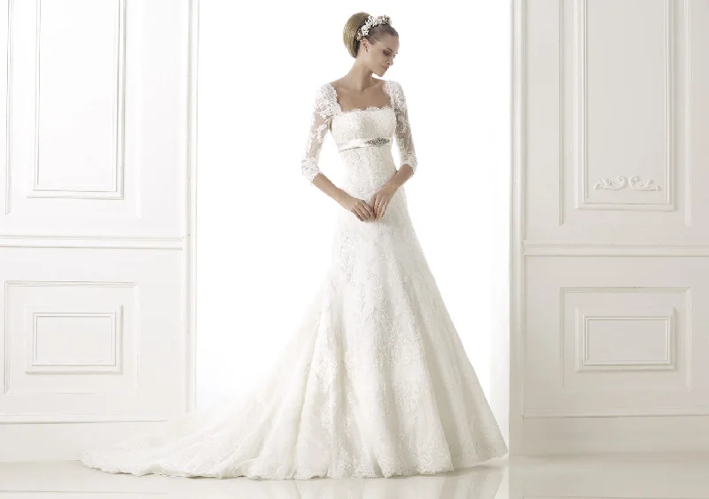 Act Fast Pronovias Brandie