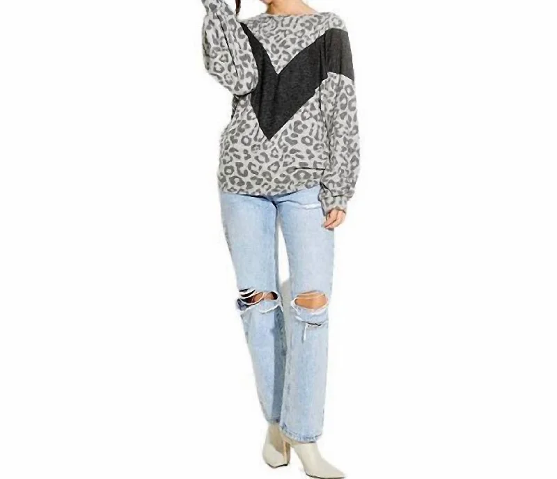 Bargain Bin Chevron Top With Bubble Sleeves In Gray