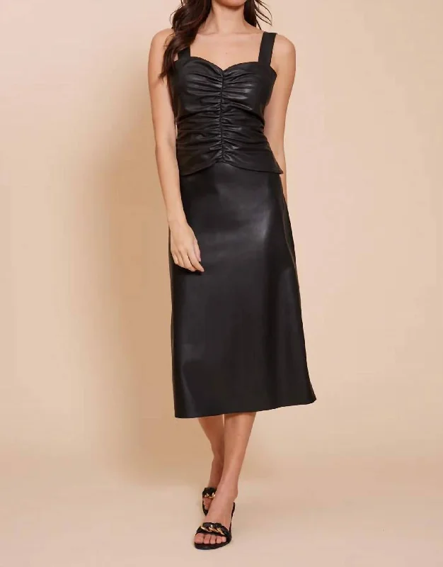 Value Deals Pia Leather Top In Black