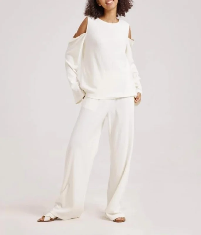 Epic Deals Ribbed Cold-Shoulder Top In White