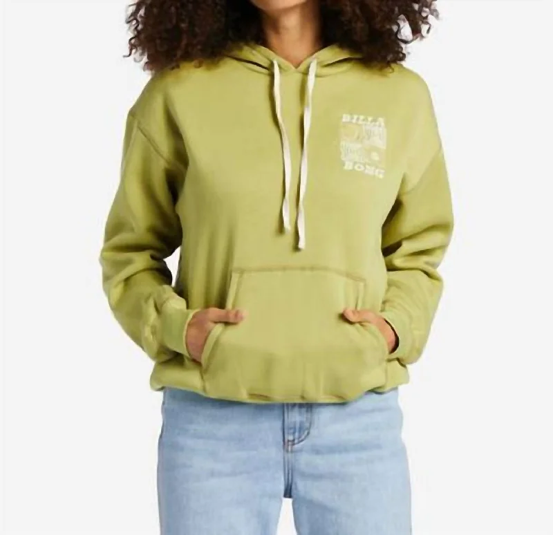 Hurry In Cosmic Moon Pullover In Kiwi