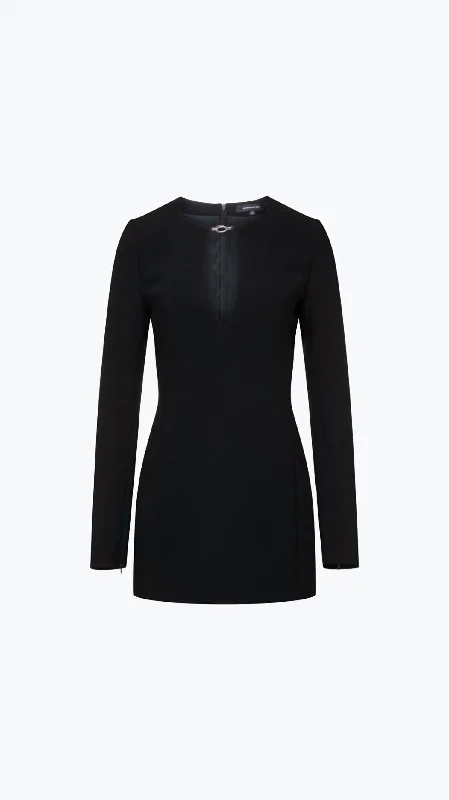 Act Fast Fitted Crepe Tunic In Black