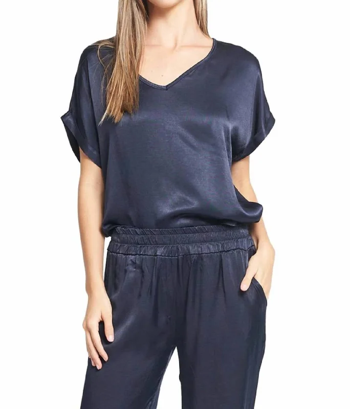 Discount Mania Tessa Blouse In Navy