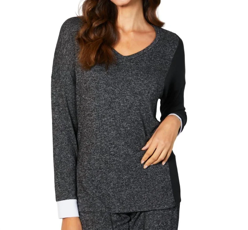 Massive Deals V-Neck Top In Steel Combo