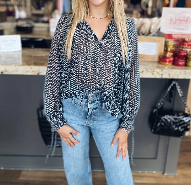 Online Specials Zig Zag Top In Multi
